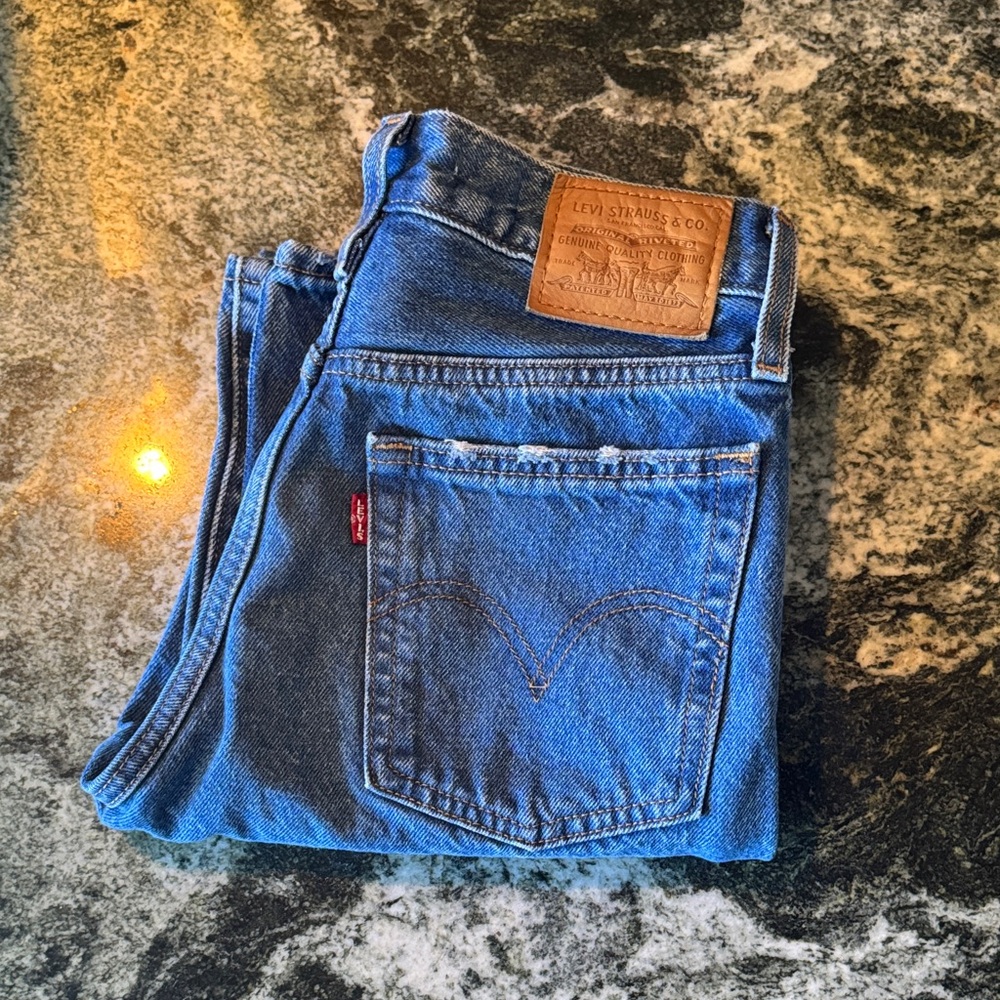 Brand new Levi's women’s jeans - style Wedgie Straight - size 24